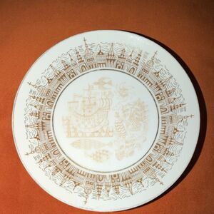 Narumi Porcelain Plate Scandinavian Style Skyline White Gold Cityscape